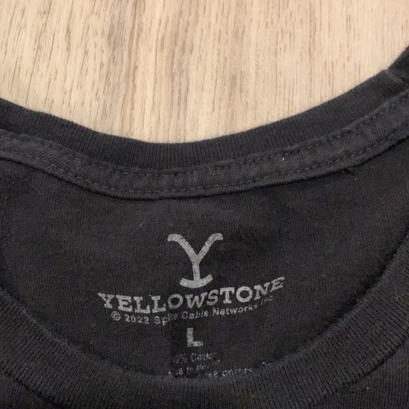 Yellowstone women’s black T-shirt says Don’t Make me go Beth Dutton on you - Picture 2 of 2